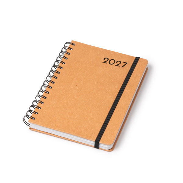 Detalle del grabado en bajo relieve de la agenda de cuero marron personalizada