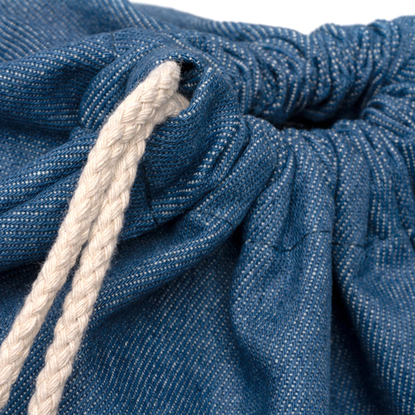 Detalle de la mochila vaquera de cuerdas de algodon boney en color vaquero