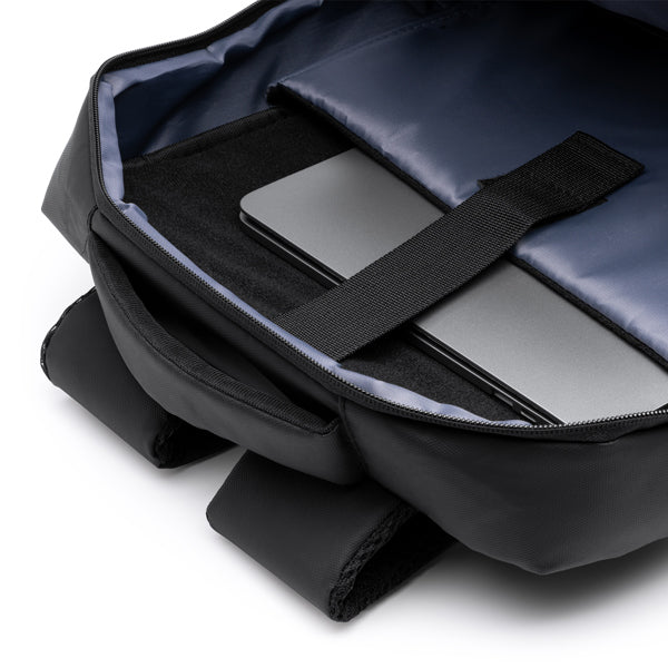 Detalle de la mochila ejecutiva de pu leather dixon en color negro
