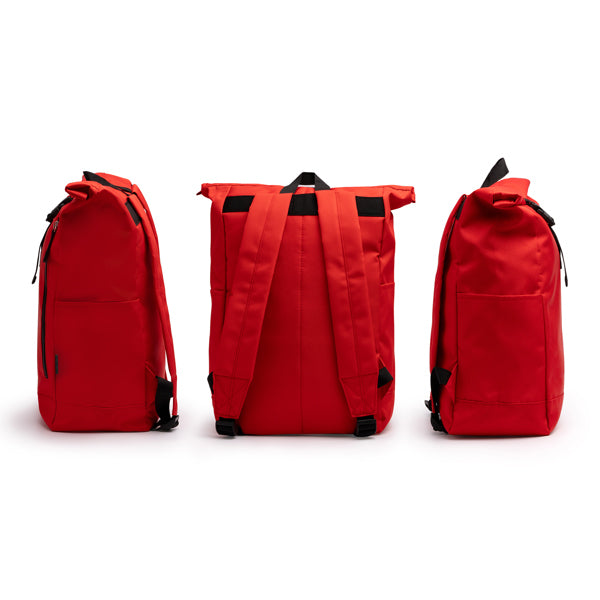 Detalle de la mochila de rpet repelente al agua dronte en color rojo