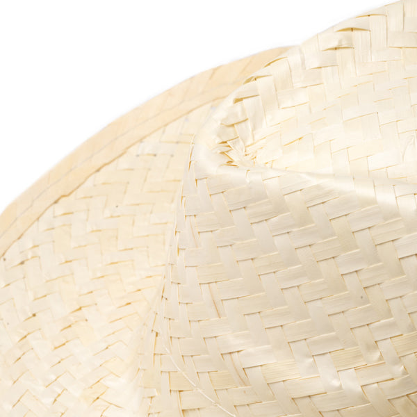 Detalle del sombrero de paja liso fandon en color crudo