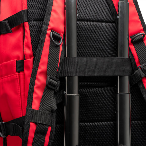 Detalle de la mochila de viaje para cabina de rpet banter en color rojo