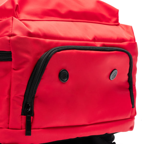 Detalle de la mochila de viaje para cabina de rpet banter en color rojo