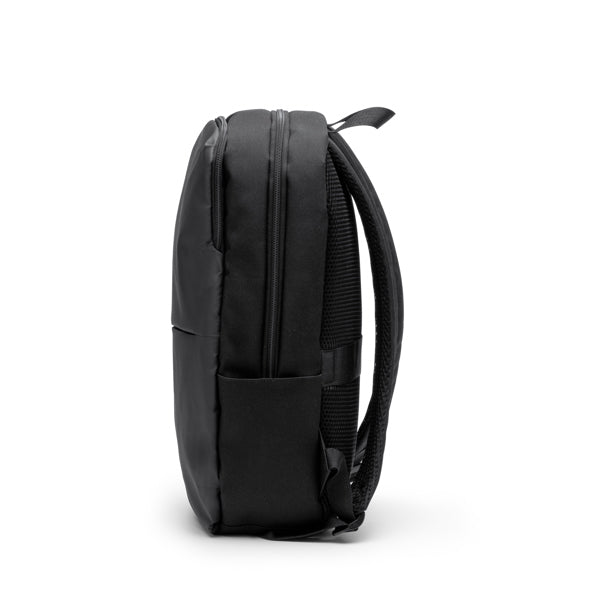 Detalle de la mochila ergonomica de pu leather grindel en color negro