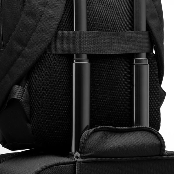 Detalle de la mochila ergonomica de pu leather grindel en color negro
