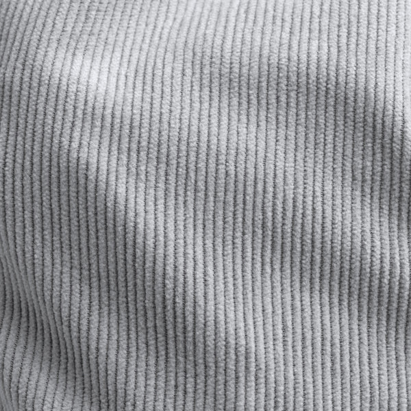 Detalle de la mochila de cuerdas de pana masur en color gris