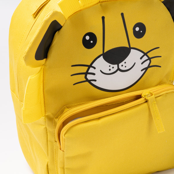 Detalle de la mochila infantil de rpet con animales bingo en color amarillo