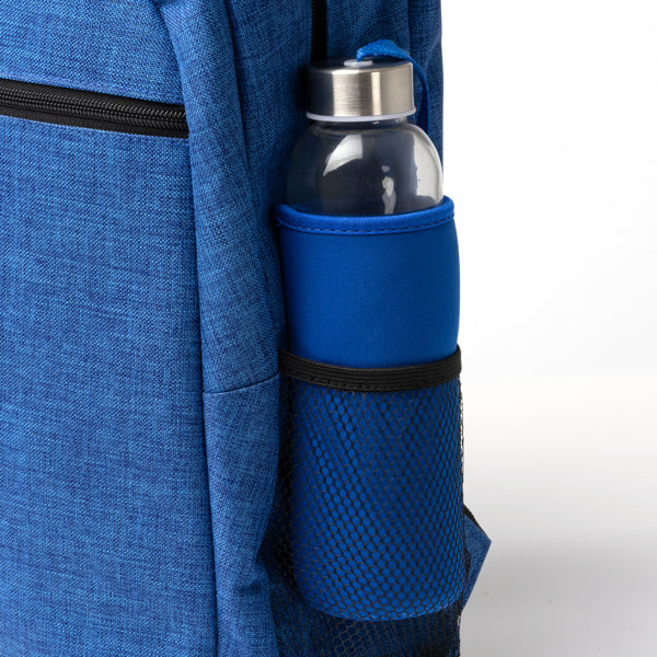 Detalle de la mochila jaspeada con espalda acolchada megan en color royal vigore