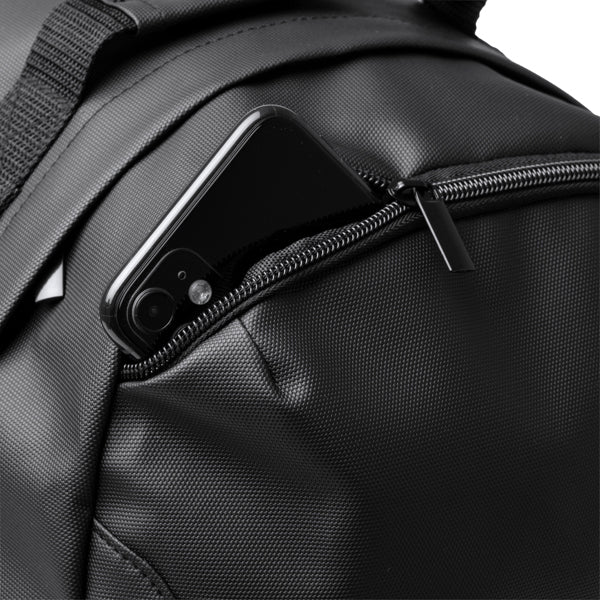 Detalle de la mochila de pu leather con detalles reflectantes kansas en color negro