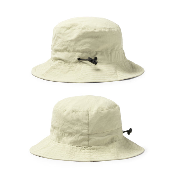 Detalle del gorro deportivo impermeable plegable lagos en color beige