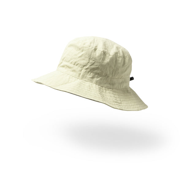 Detalle del gorro deportivo impermeable plegable lagos en color beige