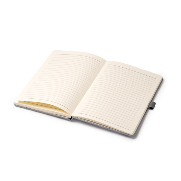 Detalle del bolsillo exterior de la libreta RPET gris personalizada