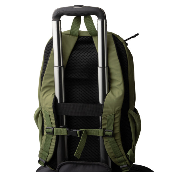 Detalle de la mochila de nylon taslon para portatil vermont en color verde oscuro