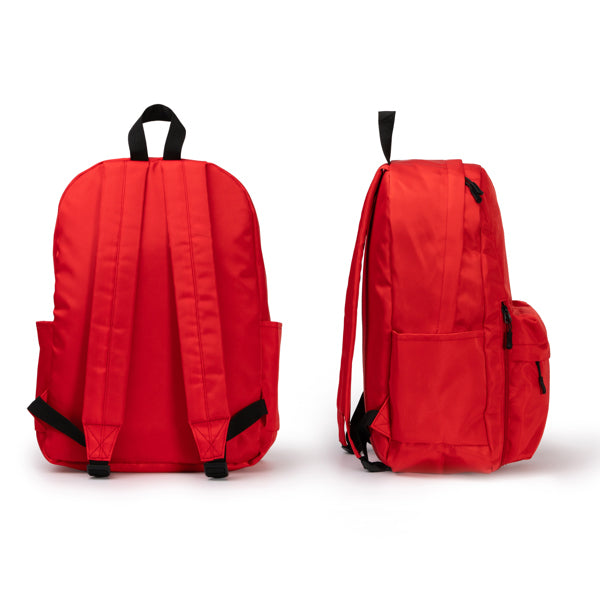 Detalle de la mochila de nylon reciclado con bolsillos tomin en color rojo
