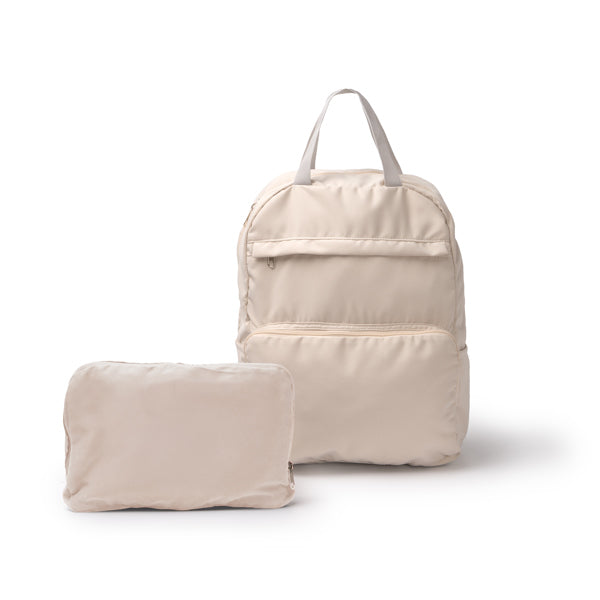 Detalle de la mochila plegable de poliester y algodon latis en color beige
