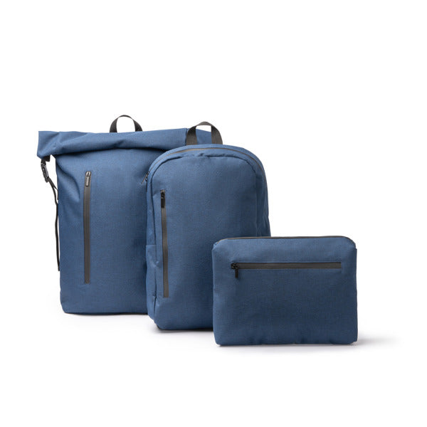 Detalle de la mochila impermeable extensible sulivan en color marino