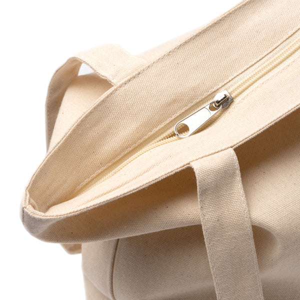 Detalle de la bolsa de algodon con cremallera lucix en color crudo