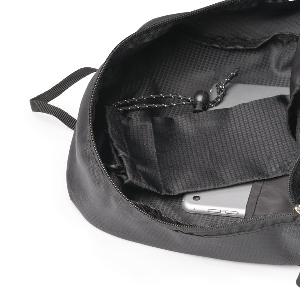Detalle de la mochila deportiva de ripstop rpet capitan en color negro