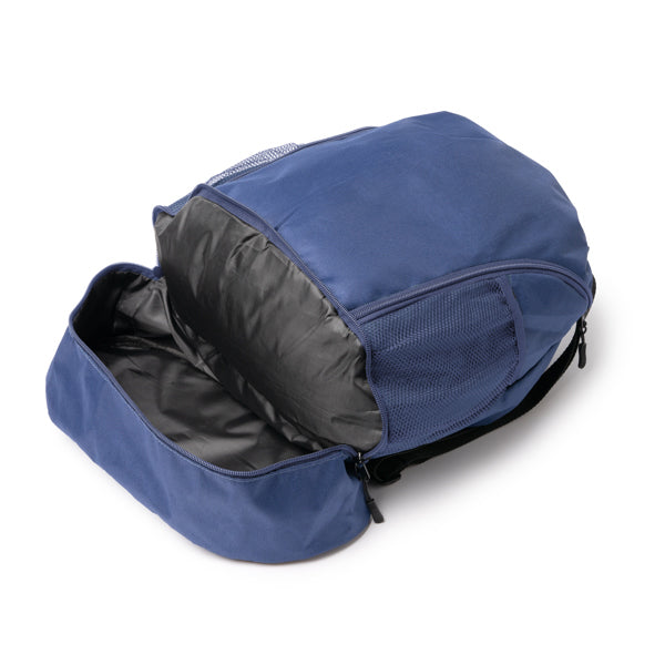 Detalle de la mochila de cuerdas con compartimento para calzado deboer en color marino