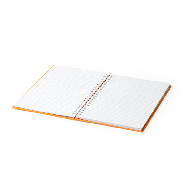 Detalle de las hojas a cuadros de la libreta RPET naranja