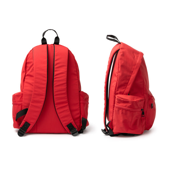 Detalle de la mochila de nylon reciclado para portatil hurley en color rojo