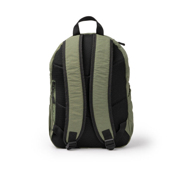 Detalle de la mochila de nylon ripstop para tablet troyer en color verde oscuro