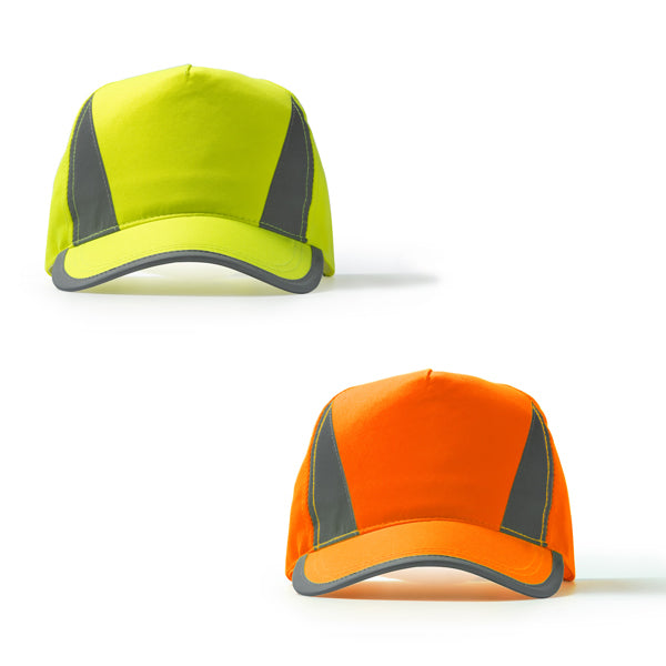 Detalle de la gorra con detalles reflectantes balder en color amarillo fluor