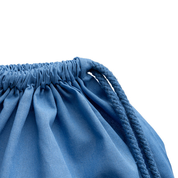 Detalle de la mochila de cuerdas de algodon organico brest en color azul riviera