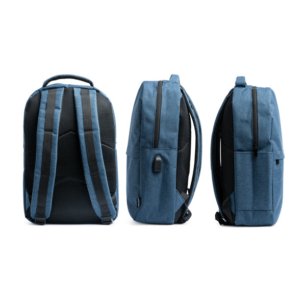 Detalle de la mochila de rpet vigore con salida usb gregor en color royal