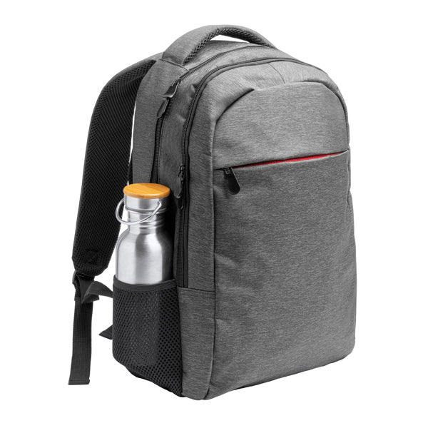 Detalle de la mochila para portatil jaspeada chucao en color negro vigore
