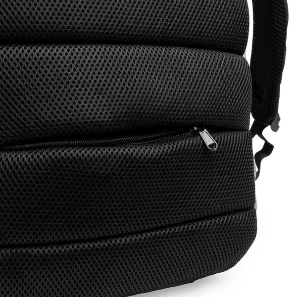 Detalle de la mochila antirrobo de nylon con salida usb moana en color gris vigore