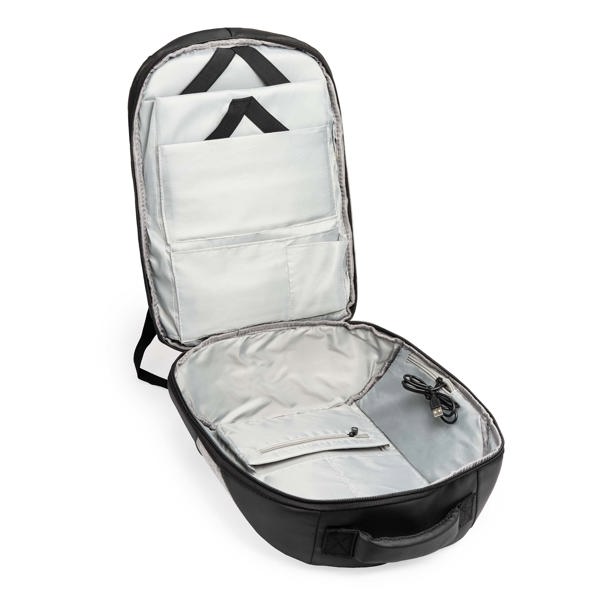 Detalle de la mochila antirrobo de nylon con salida usb moana en color gris vigore
