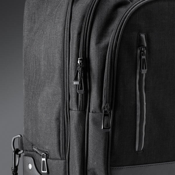 Detalle de la mochila trolley convertible para cabina garnes en color negro