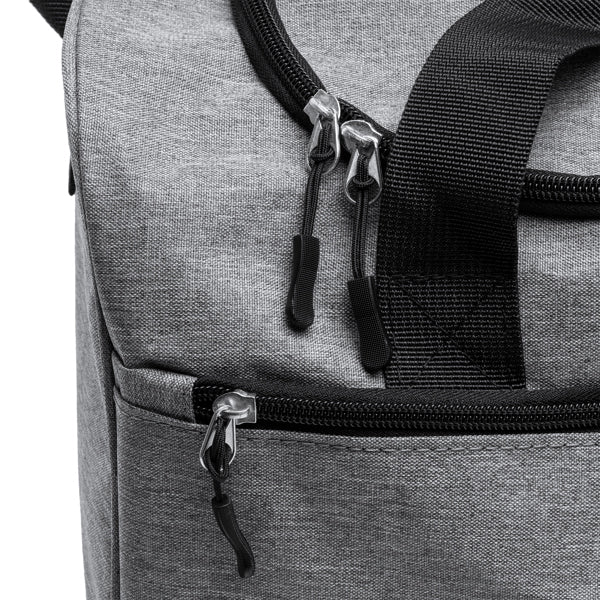 Detalle del bolso multifuncion de rpet 30 litros balmor en color gris vigore