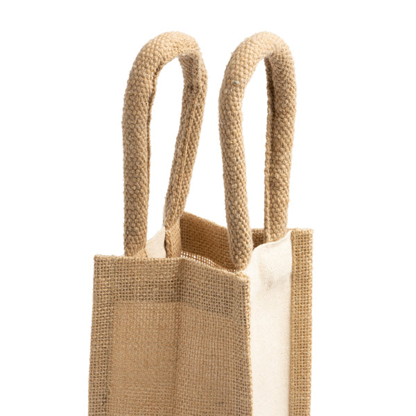 Detalle de la bolsa de yute laminado para botellas belona en color crudo