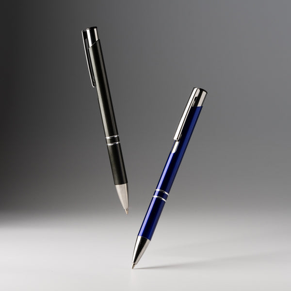 Detalle del boligrafo de aluminio cromado azul royal Simon