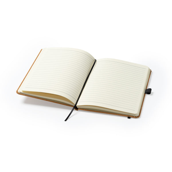 Detalle de la libreta de piel reciclada marron personalizada