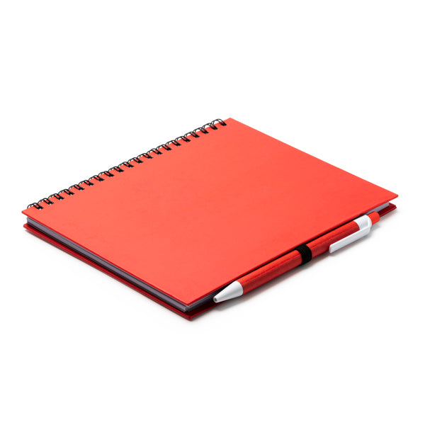 Detalle de la libreta de espiral con boligrafo roja personalizada