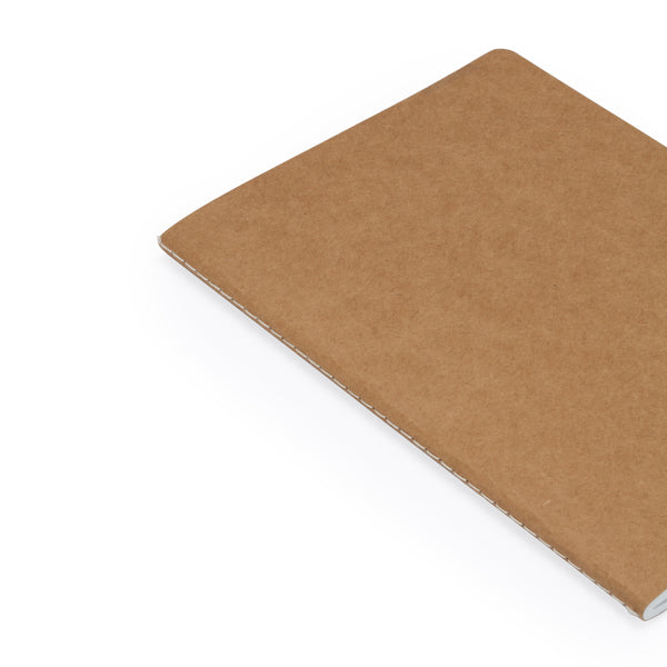 Detalle de la costura de la libreta con lomo cosido personalizada